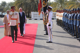 El ministro de Defensa se reúne con su homólogo en Omán