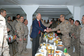 El ministro de Defensa visita al contingente desplegado en Irak
