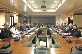 La subsecretaria de Defensa, Irene Domínguez-Alcahud, preside la reunión del consejo de personal.