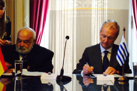 España y Uruguay firman su primer tratado de Defensa