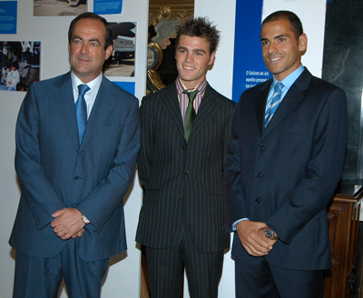 José Bono, Fonsi Nieto y Salva Ballesta en la entrega de premios 'Ejército del Aire 2004'