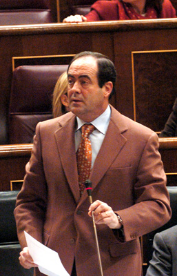 El ministro de Defensa, José  Bono durante su intervención en el Congreso de los Diputados