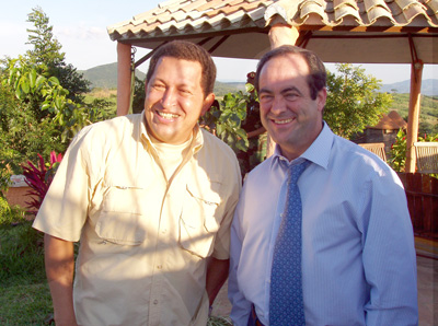 El Ministro de Defensa José Bono con el Presidente de Venezuela, Hugo Chávez quien expresó su interés por retomar las relaciones entre Venezuela y España.