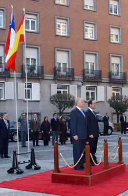 Los ministros de Defensa de España y de Chile en el momento de su llegada al Cuartel General del Ejército del Aire