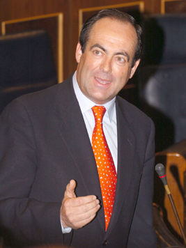 El Ministro de Defensa, D. José Bono, durante su intervención en el Congreso de los Diputados.