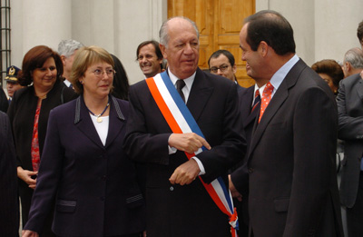 José bono con Ricardo Lagos, presidente de Chile, y su ministra de Defensa.