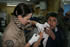 Médicos militares españoles vacunan a niños de un horfanato en Herat (Afganistán)