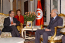 El Primer Ministro de la República de Túnez, Mohamed Ganniouchi, recibe al ministro de Defensa José Bono