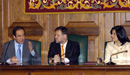 El Ministro de Defensa durante su alocución tras la firma del protocolo de enajenación junto al Presidente de la Diputación de Aragón y la Alcaldesa de Teruel.