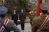 Los ministros de Defensa de España, José Bono, y de Bulgaria, Nikolai Svinarob, saludan a la bandera de Bulgaria