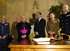 El Nuncio Monseñor Monteiro acompañado por el Ministro de defensa, José bono y por la cúpula militar tras la firma del libro de condolencias.