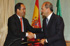 El presidente de la Junta de Andalucía, Manuel Chaves, y el ministro de Defensa, José Bono, tras firmar el convenio en la Junta de Andalucia