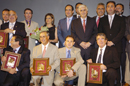Foto de familia con todos los premiados en primera edicion de los premios protectorados en Albacete