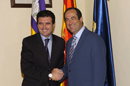 Saludo entre José Bono y Jaume Matas, presidente de la comunidad autónoma