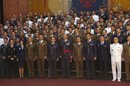 Su Majestad el Rey junto a los  alumnos del VI Curso de Estado Mayor en la Escuela Superior de las Fuerzas Armadas (FAS).