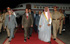 El ministro de Defensa, José Bono, es recibido en el aeropuerto de Riad por Jaled Bin Sultan Bin Abdulaziz Al Saud, en representación de la Casa Real de Arabia Saudí.
