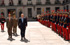 Los ministros de Defensa de Español, José Bono, y el Chileno, Jaime Ravinet, pasan revista a la unidad militar que le rinde honores, en el Cuartel General del Ejército