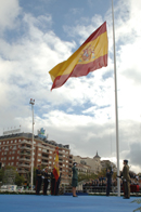 Soldados de los ejercitos de Tierra, Armada, Aire y de la Guardia Civil, izan la Bandera de España en el Paseo de la Castellana, presidiendo los actos y desfile desarrollados con motivo del día de la Hispanidad