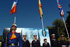 Las banderas de España, Francia e Inglaterra, se izaron en el parque Genoves, en el lugar que se desarrollo el acto homenaje a los caidos en la batalla de Trafalgar