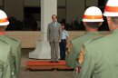 El ministro de Defensa, Jose Bono, recibe honores a su llegada al Cuartel General del Ejercito de Indonesia