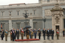 SSMM los Reyes, SAR el Príncipe de Asturias, el Presidente del Gobierno, los ministros de Defensa y de Interior, y el JEMAD, reciben honores el día de la Pascua Militar