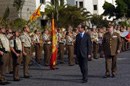 El ministro de Defensa, José Bono, pasa revista a las tropas que le rinden honores