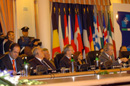 Vista parcila de la mesa de reuniones en la que se encuentra el ministro español, José Bono, junto a sus colegas de turquía, Inglaterra y EE UU
