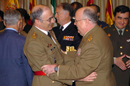 El general de Ejército Villar Turrau jefe del Estado Mayor del Ejército de Tierra saluda a su antecesor el general de Ejército García Gonzalez