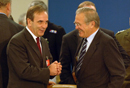 El ministro de Defensa, José Antonio Alonso, se reune con sus homólogos de la OTAN, durante la cual, tuvo un encuentro con el Secretario de Estado de Defensa de E.E.U.U. Donald Rumsfeld