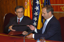 El ministro de Defensa, José Antonio Alonso y su homólogo de Bosnia-Herzegovina, Nikola Radovanovic, en la firma del Memorando de Entendimiento de Cooperación en el ámbito de la Defensa,