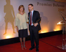 Antonio Armada Vázquez, galardonado en la modalidad de Investigación Académica, entrega la Subsecretaria de Estado de Defensa, Soledad Lopez Fernández