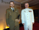 Investigación Académica, Diego Gómez Molinet, entrega el Secretario General de Política de Defensa, Francisco Torrente Sanchez