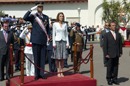 SS.AA.RR. los Príncipes de Asturias, Don Felipe y Doña Leticia, acompañados por el ministro de Defensa, José Antonio Alonso, reciben honores