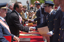 El ministro de Defensa, José Antonio Alonso, entrega los despachos a oficiales del Ejército del Aire y de los Cuerpos Comunes de las Fuerzas Armadas