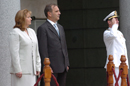 El ministro de Defensa, José Antonio Alonso, ha recibido hoy en la sede ministerial a su homóloga de Chile, Vivianne Blanlot Soza