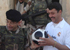 Paracaidistas españoles del Equipo de Reconstrucción Provincial (PRT) en la provincia de Badghis (Afganistán) han entregado hoy una serie de equipaciones deportivas de fútbol y voleibol, donadas por el Real Madrid.