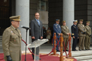 El jefe de Estado Mayor de la Defensa, general de Ejército Felix Sanz, ante el ministro de Defensa, José Antonio Alonso, dirige unas palabras a los participantes en la recepción