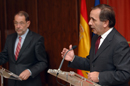 El ministro de Defensa, José Antonio Alonso y el secretario general del Consejo de la Unión Europea, Javier Solana en rueda de prensa