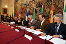 Los ministros de Defensa de la Iniciativa 5+5 firman la declaración en París