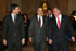El ministro de Defensa, José Antonio Alonso, con Jaime Malet, presidente de la cámara de comercio de EE.UU. en España, y Eduardo Aguirre, embajador de EE.UU. en España