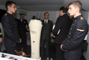 El ministro de Defensa, José Antonio Alonso, en el simulador de navegación de la Escuela Naval Militar de Marín