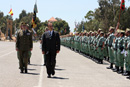 El ministro Alonso pasa revista a las tropas en la base Alvarez de Sotomayor Almeria