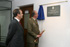 S. M. el Rey descubre una placa conmemorativa con motivo de la inauguración del Centro de Operaciones Conjuntas
