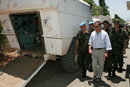 El ministro de Defensa visita la zona en la que se produjo el atentado