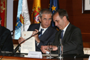 El ministro de Defensa, José Antonio Alonso, y el presidente de la Xunta de Galicia, Emilio Pérez Touriño, en la firma del convenio sobre el uso compartido del hospital básico de la Defensa en Ferrol