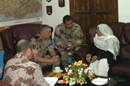 El coronel Rolán con la senadora Habibi Muhtharama, una de las principales autoridades de la provincia de Badghis