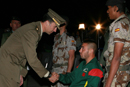Su Alteza Real el Príncipe de Asturias saluda a uno de los soldados heridos en Afganistán