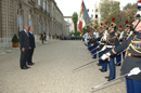 Al ministro José Antonio Alonso le son rendidos honores a su llegada al Ministerio de Defensa de Francia