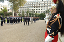 El ministro  José Antonio Alonso y su homólogo francés pasan revista a las tropas francesas