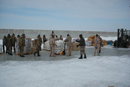 Militares españoles de la base de Herat, Afganistán, reparten ayuda humanitaria ante la ola de frío polar que sufre el pais
